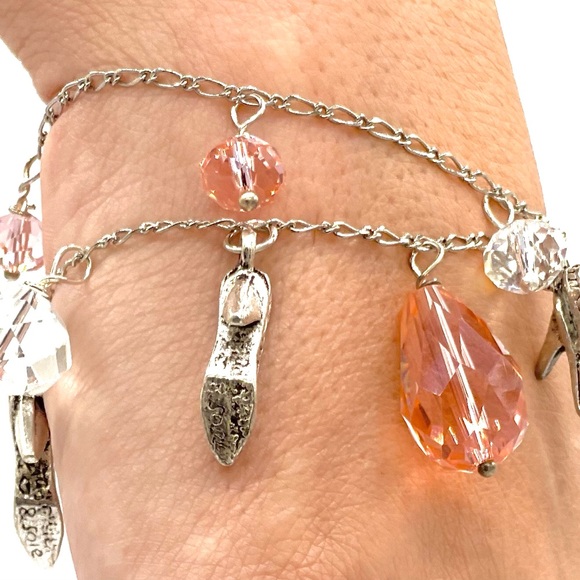 NWT DOUBLE STRAND CHARM BRACELET IN TONES OF BLUSH ROSÉ CRYSTALS & SILVER SHOES - Picture 3 of 16
